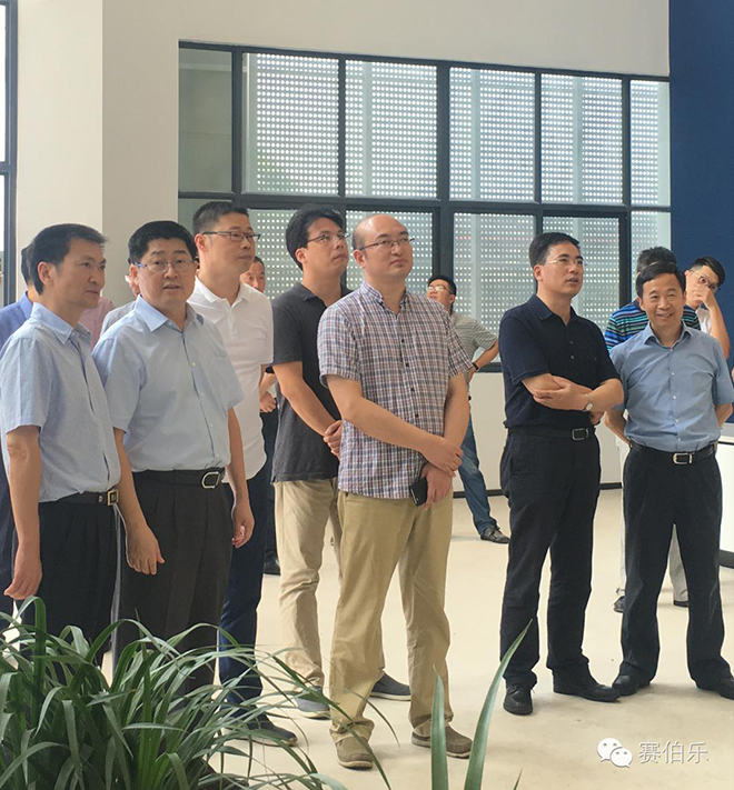 浙江省副省長(zhǎng)朱從玖考察建德賽伯樂航空小鎮(zhèn)建設(shè)