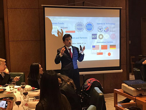 賽伯樂總裁王陽在領(lǐng)航中國China CEO交流會中發(fā)表開場主題演講--投資和創(chuàng)業(yè)